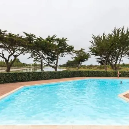 Charmante Maisonette - Piscine Chauffee & A 10 Min Avant Pied De La Holiday home Guerande