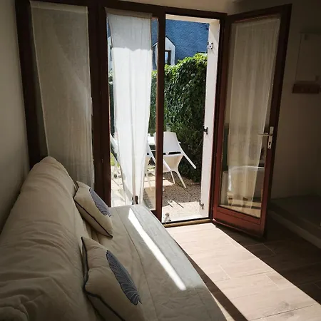 Holiday home Charmante Maisonette - Piscine Chauffee & A 10 Min Avant Pied De La Guerande